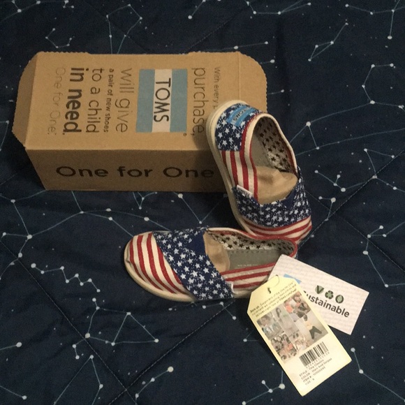 Stars and strips TOMS 9k brand new - Picture 1 of 3